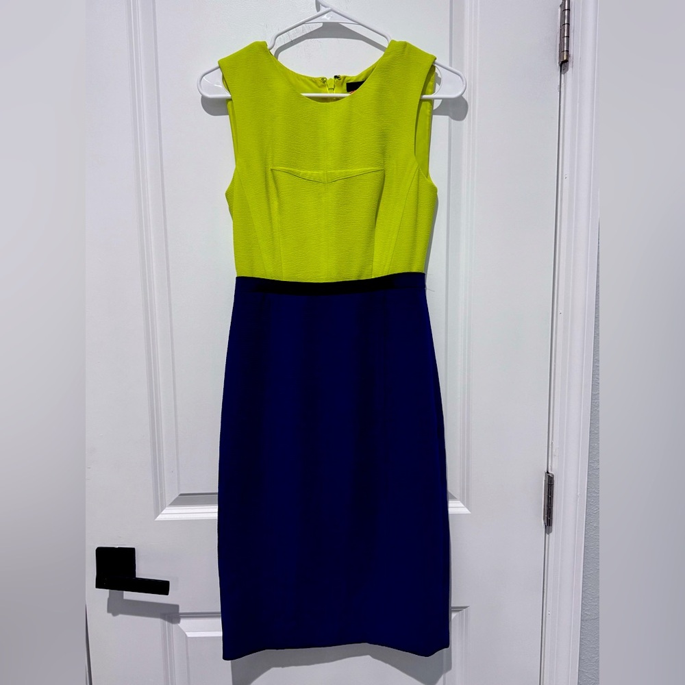 Vibrant BCBG MAX AZRIA shift dress